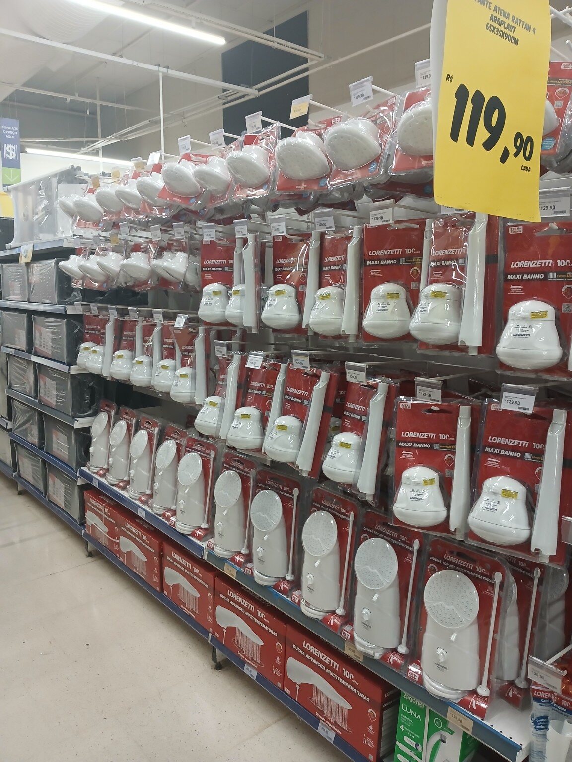 Preço destacado sobre a exposição
